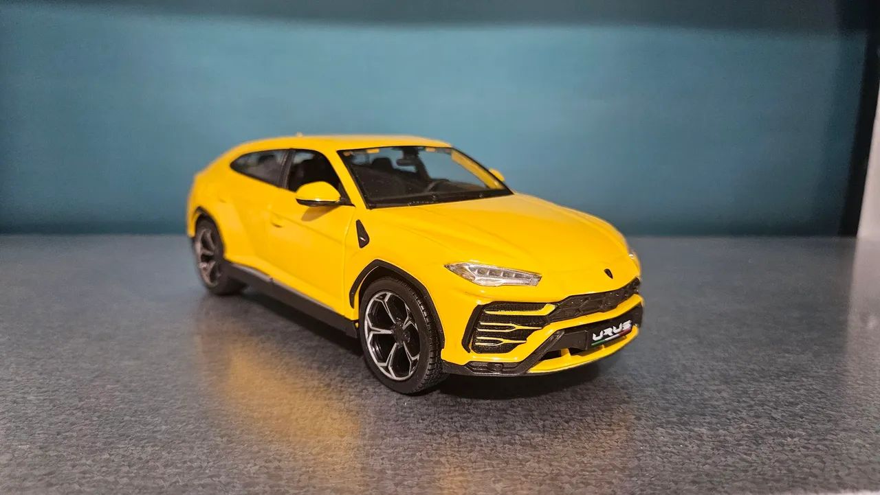 Miniatura Lamborghini Urus 1:24 - Hobbies e coleções - Jardim