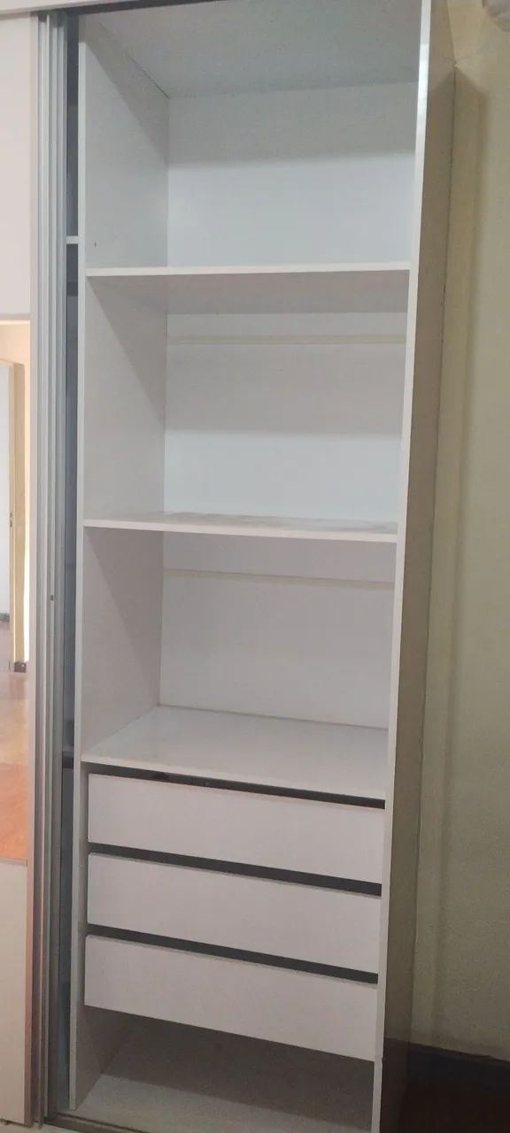 Guarda roupa de solteiro com espelho  - Foto 2