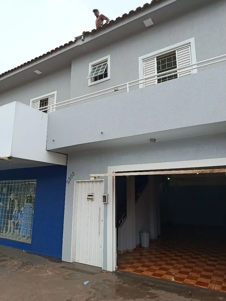 Alugo uma casa na Av Guinter Hans em frente terminal esquina do pratico Aero rancho 