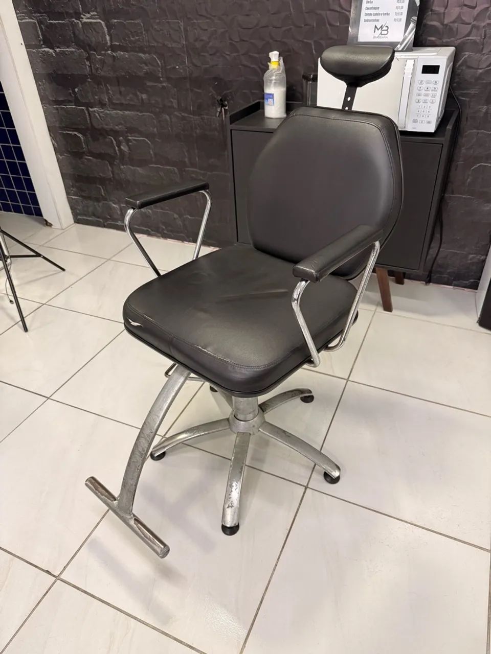 CADEIRA DE BARBEARIA USADA  - Foto 3