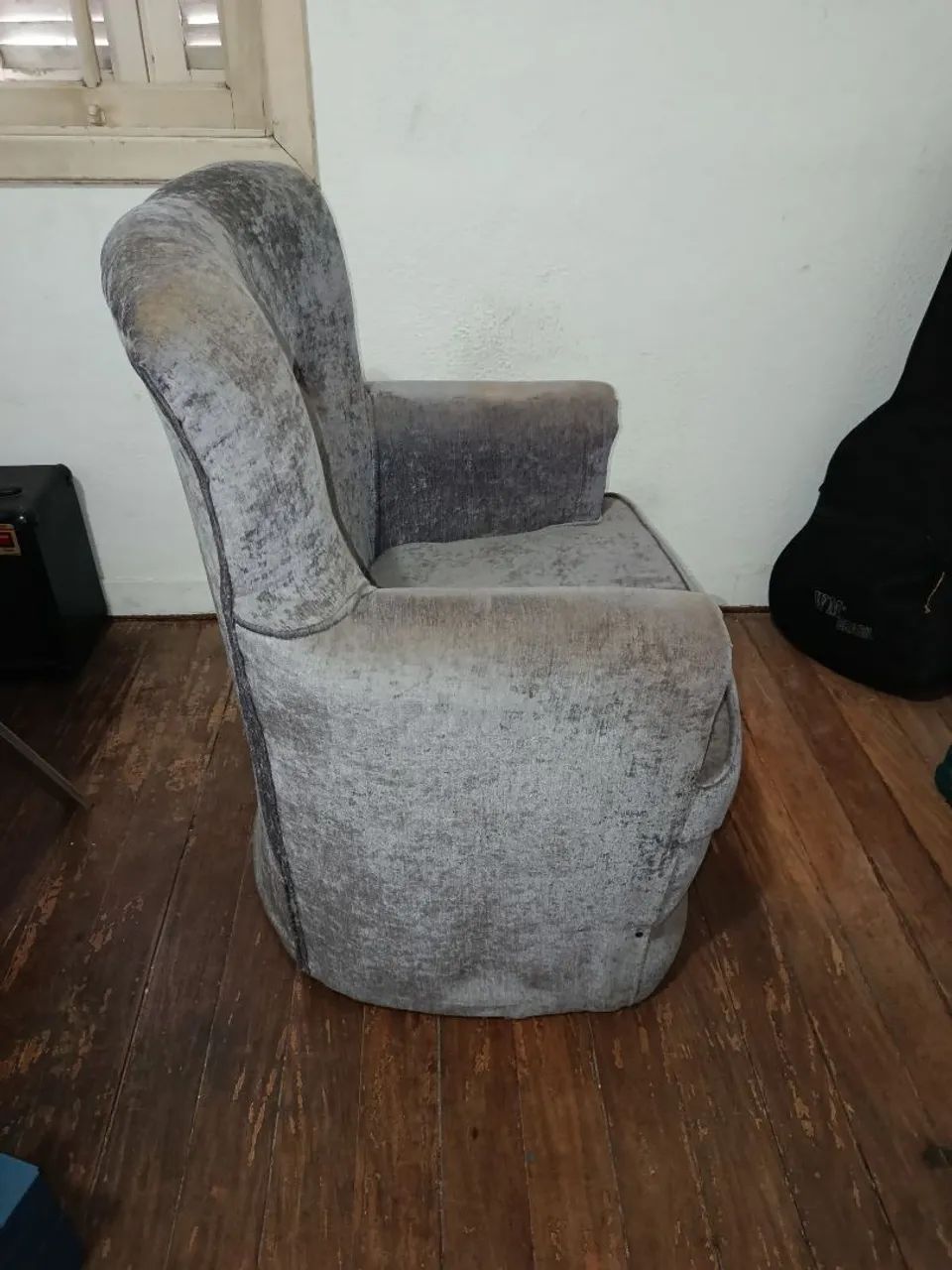 Poltrona Única Para Quarto/Sala Cor Cinza (Usada). - Foto 3