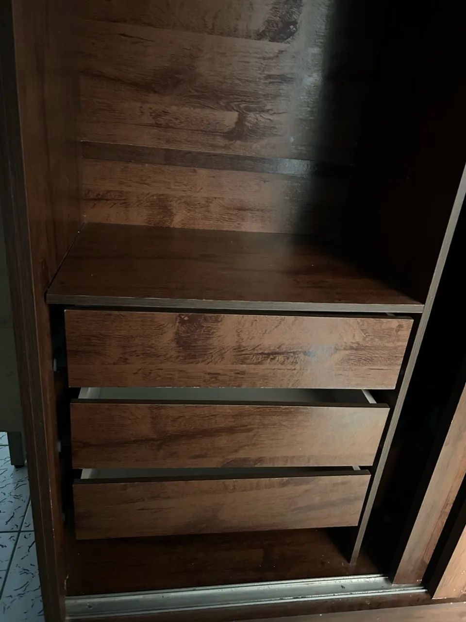 Guarda roupa grande e espaçoso - Foto 2