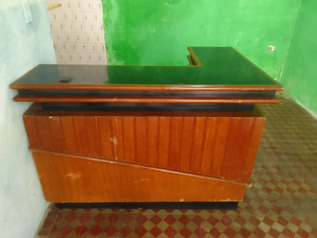 Balcão de madeira