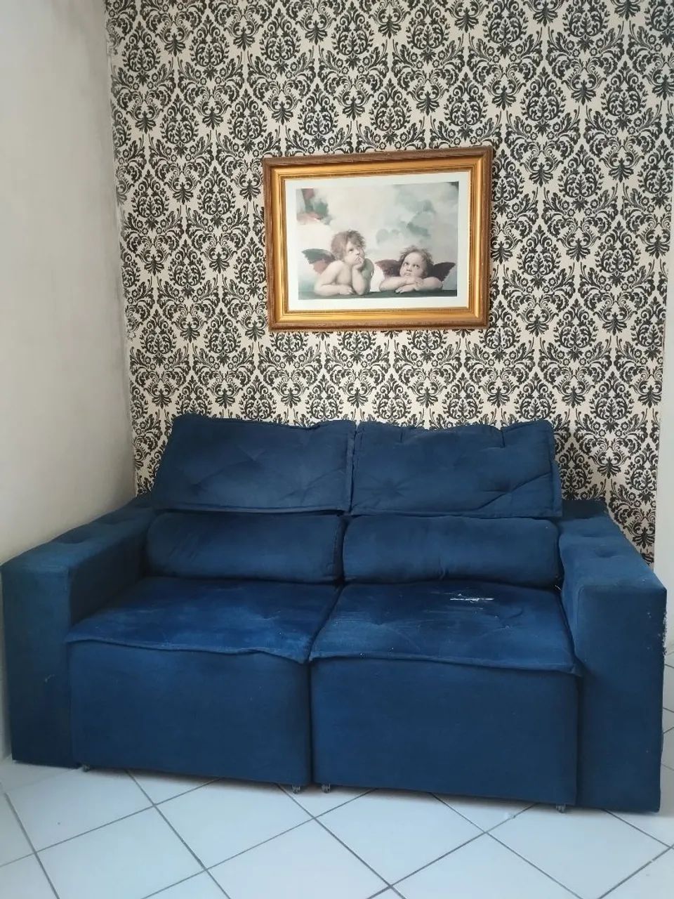 Sofá retrátil azul escuro 2 lugares - Foto 2