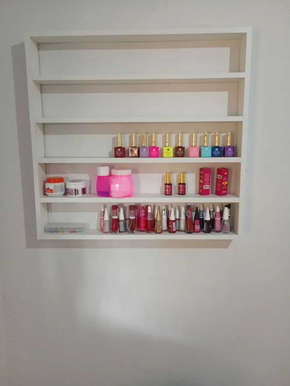 Estou vendendo uma mesa de manicure, uma luminária e máquinas.  - Foto 2