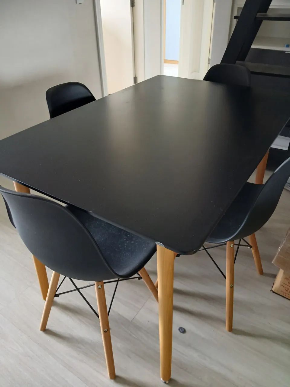 Mesa com 4 cadeiras, estilo Paris