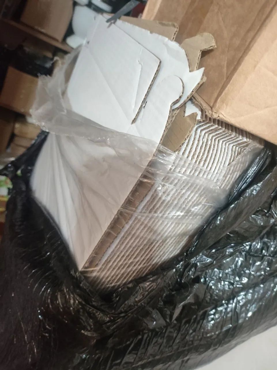Vendo 56 unid, de caixas para doces, salgados comprei errado vendo barato