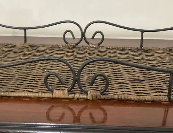 Bandeja retangular em vime e ferro - excelente estado - Foto 3