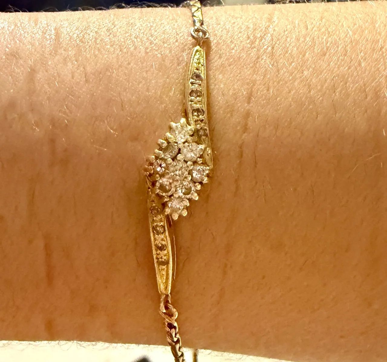PULSEIRA DE OURO COM DIAMANTE