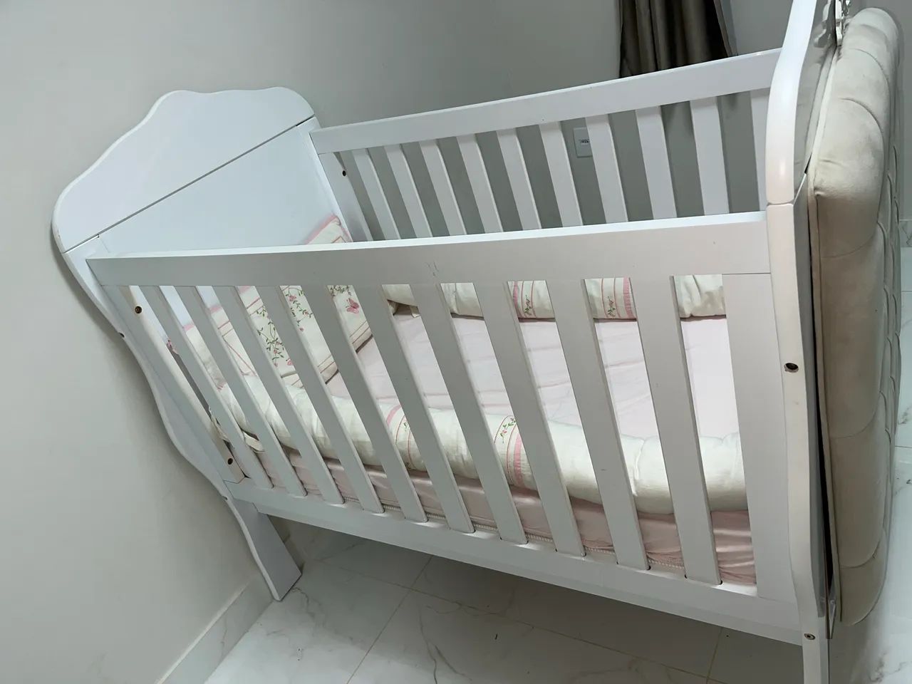 Berço Americano que Vira Cama com Capitonê - Foto 2