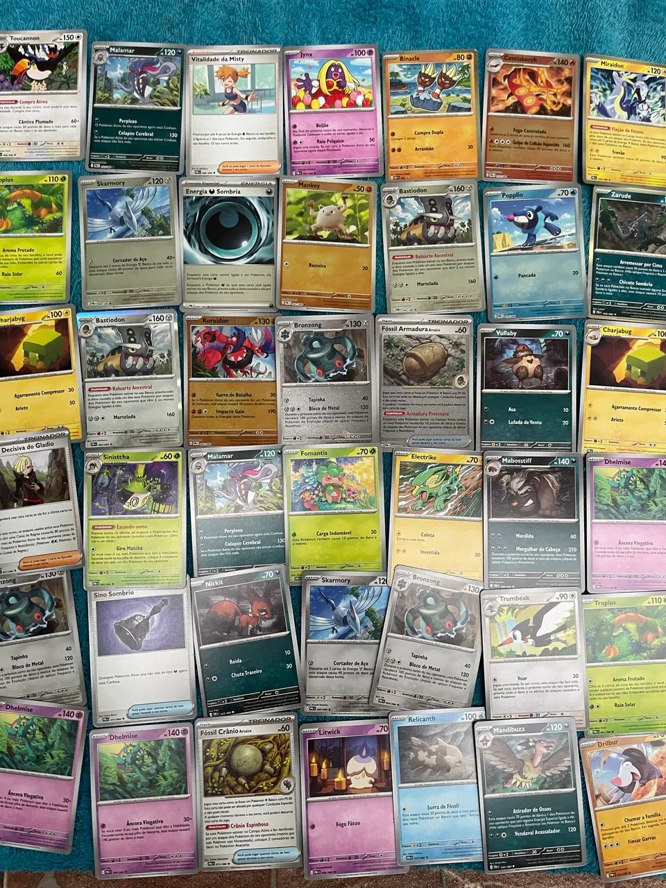 Lote com 80 Cartas Pokémon TCG (Diversas / Incomuns, Comuns e Treinadores) 