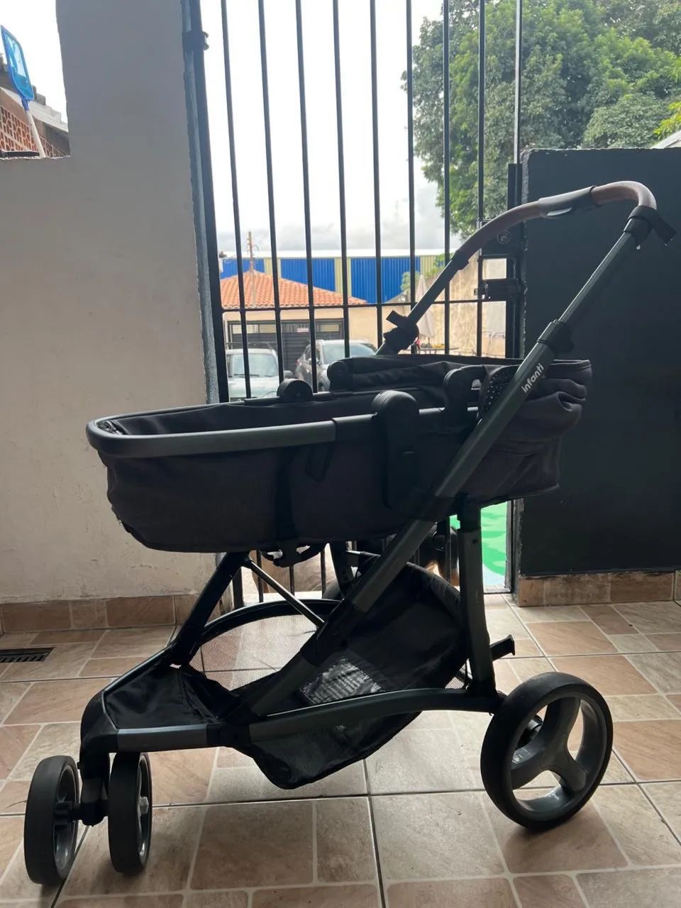 Carrinho de bebê e bebê conforto  - Foto 3