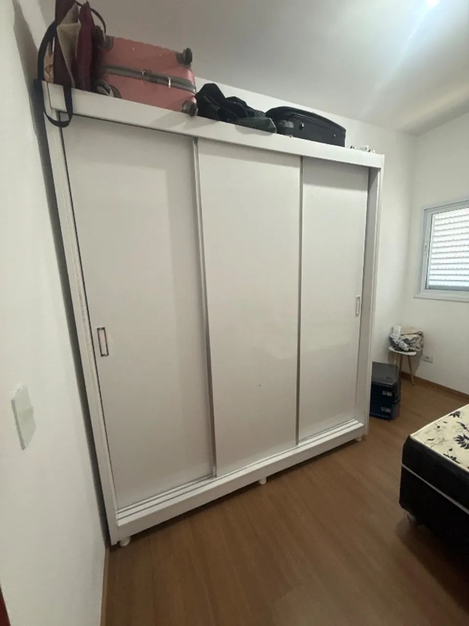 Cama e guarda roupa 