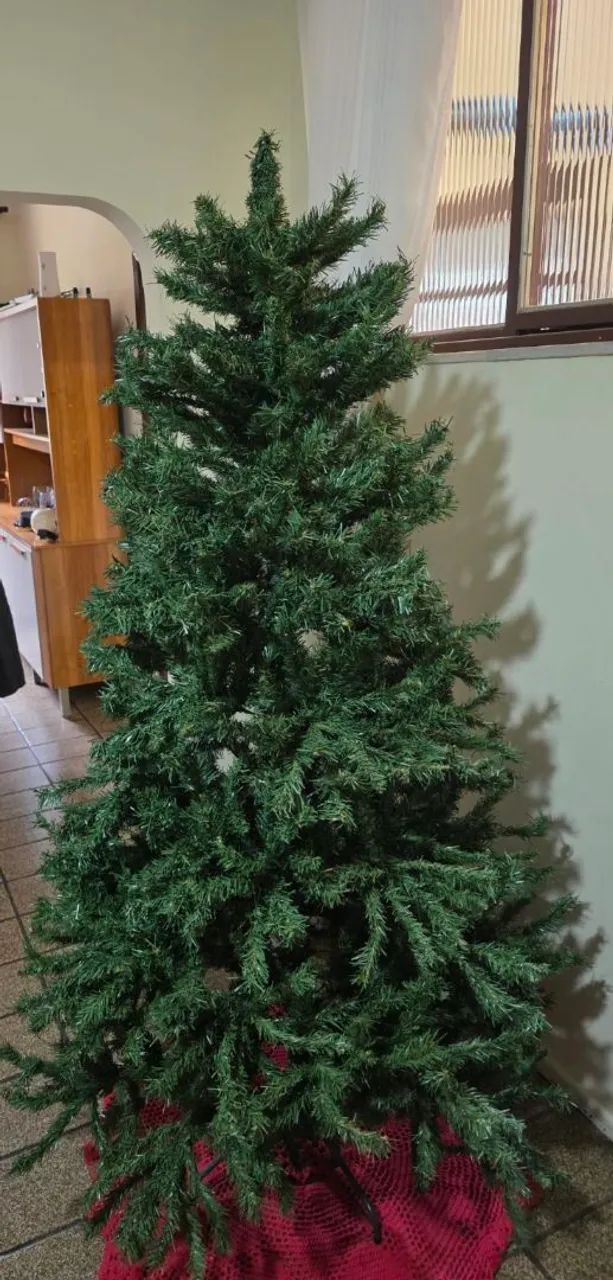 Árvore de Natal Artificial 2,10m - Bem Conservada - Foto 5