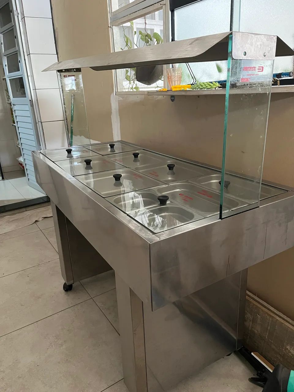 Buffet de inox com tampas de vidro  - Foto 4