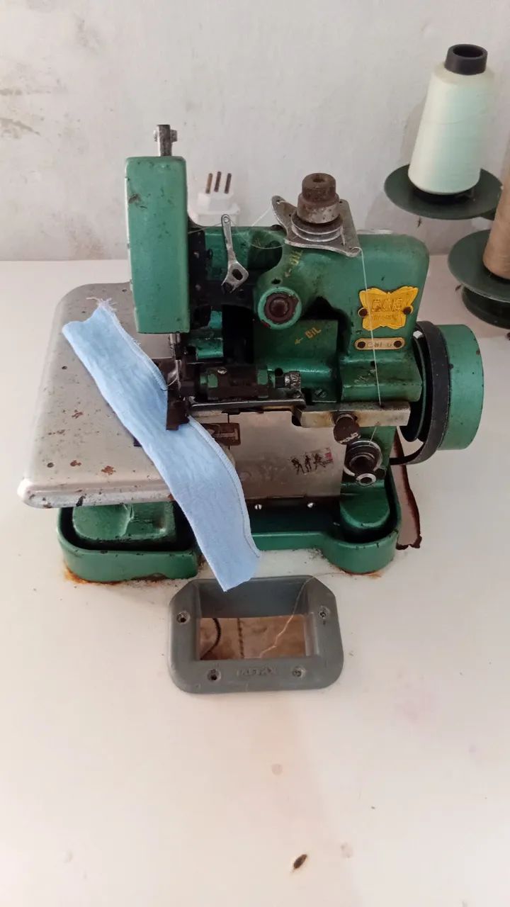 Maquina de costura overlok 