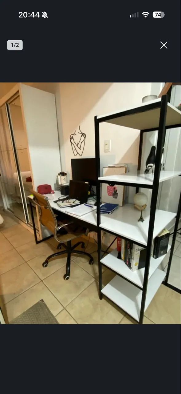 Escrivaninha com estante integrada e design moderno - Foto 2