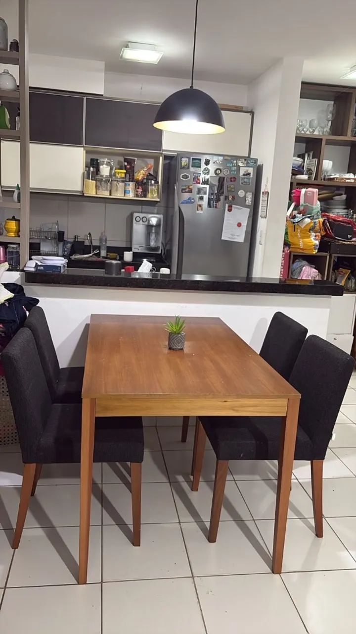 Mesa de jantar com 4 cadeiras