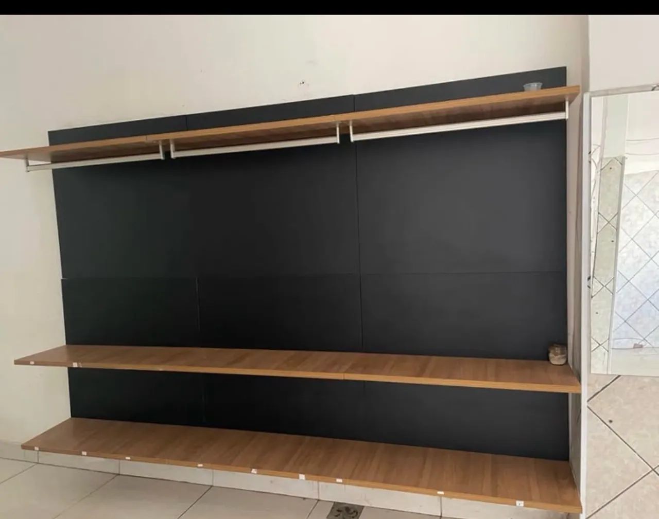 Painel de roupas arara 
