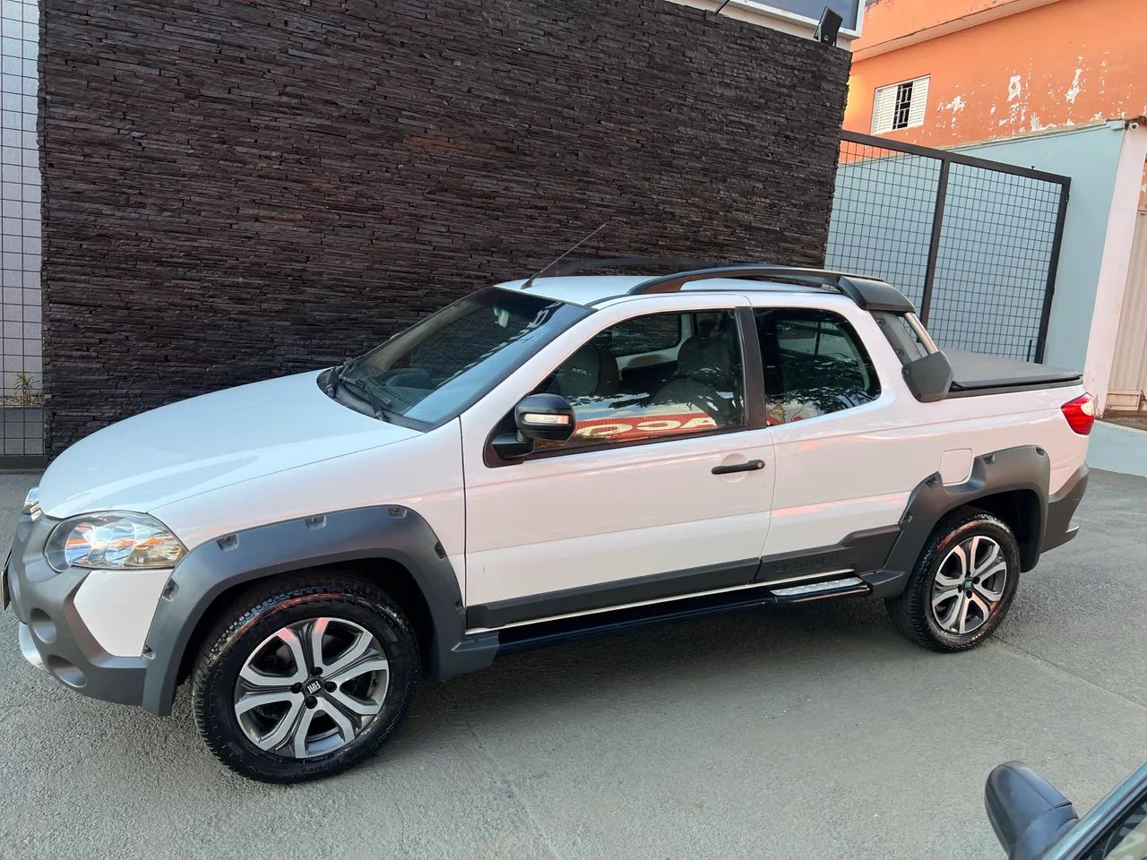 Fiat Strada Adventure1.8/ 1.8 Locker Flex CD 2016 - Foto 3