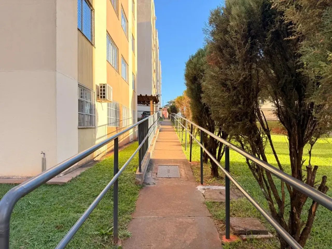 Apartamento para alugar em Maringá, Jardim Ipanema, com 2 quartos, com 45.6 m² - Foto 3