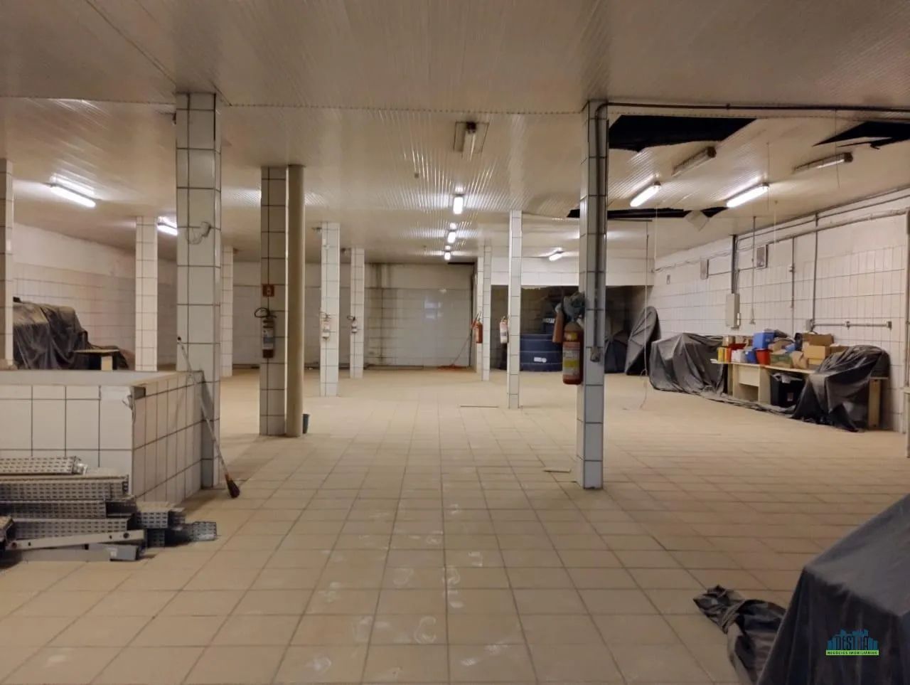 COMPRE PRÉDIO COM GALPÃO DE 900m² - Foto 2
