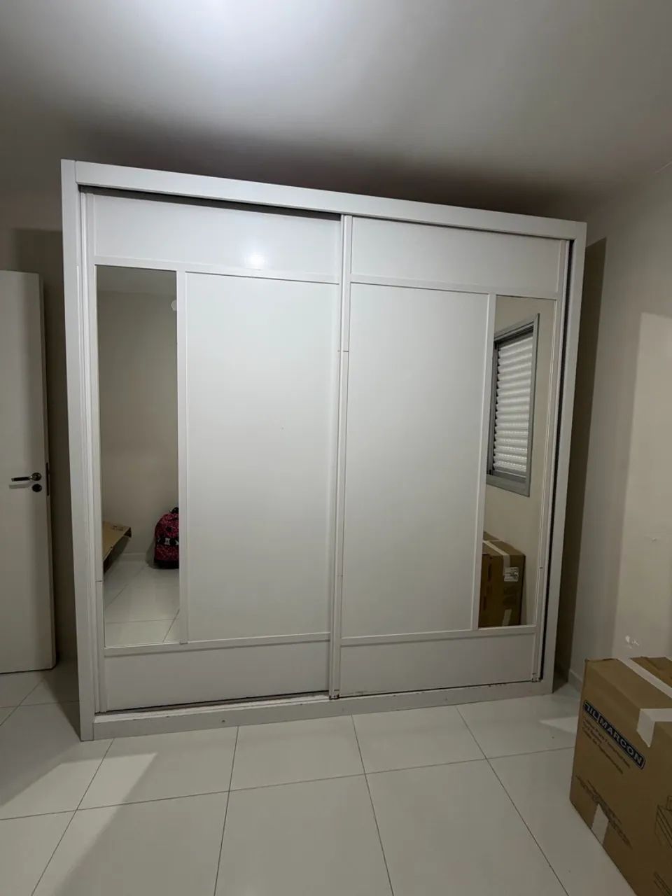 Guarda roupa grande branco 