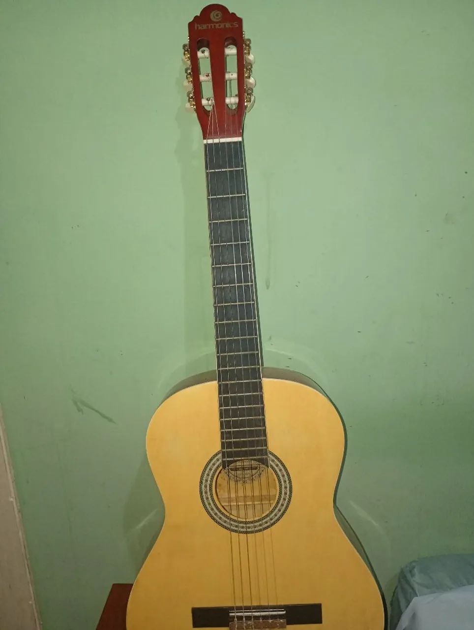 Violão Harmonics em perfeito estado.