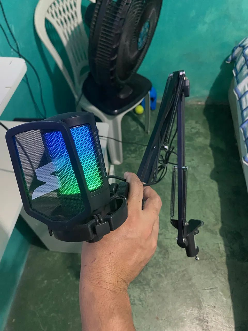 Vendo esse Super Microfone GAMER DA FIFINE - Foto 2