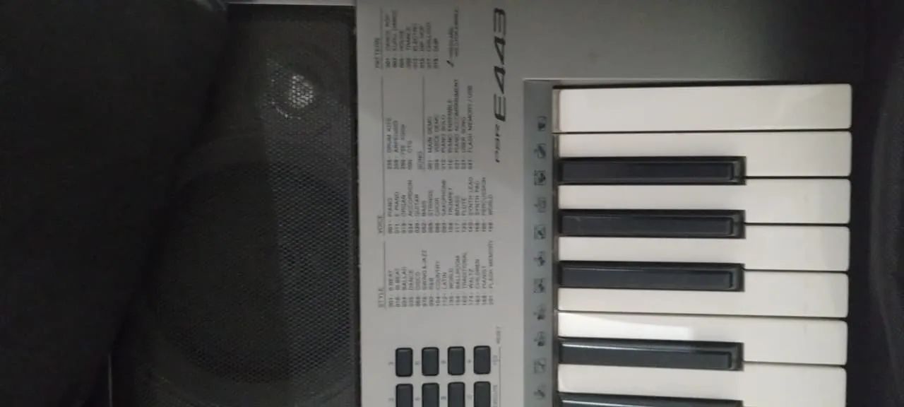 Teclado Yamaha PSR-E443 - Foto 4