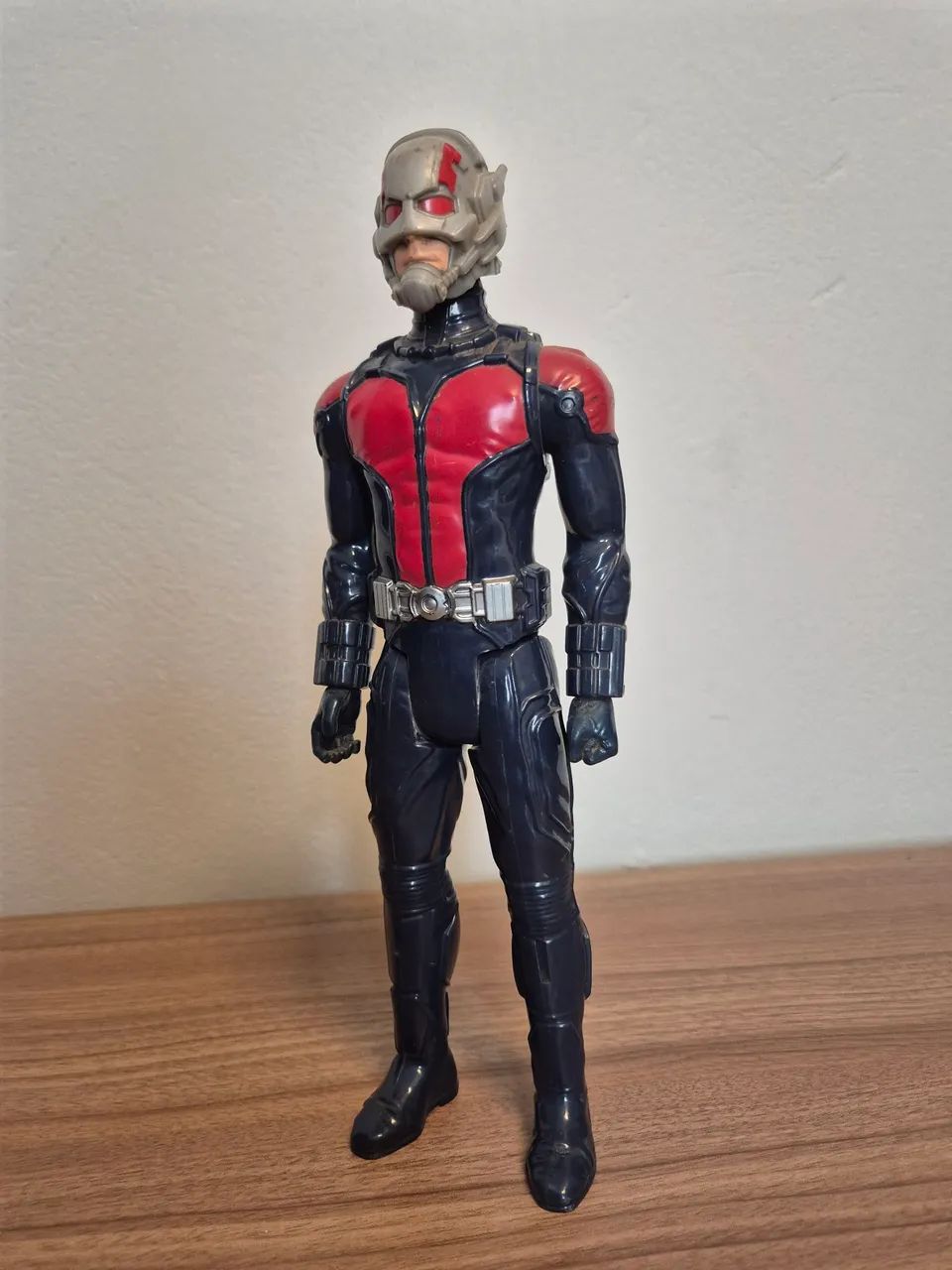 Boneco Original Hasbro Homem Formiga, 30cm, sem caixa original  (usado).