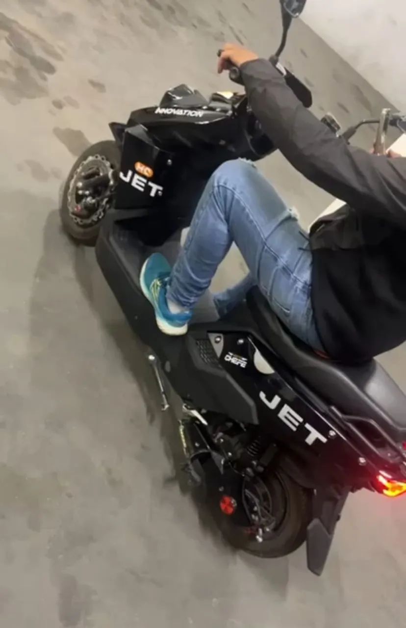 Moto elétrica super nova impecável 