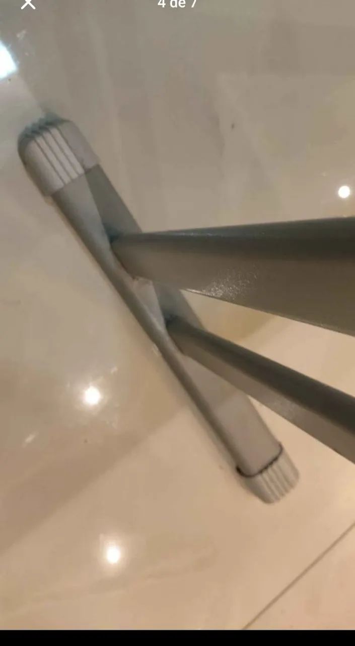 Mesinha com pés metálicos  - Foto 3