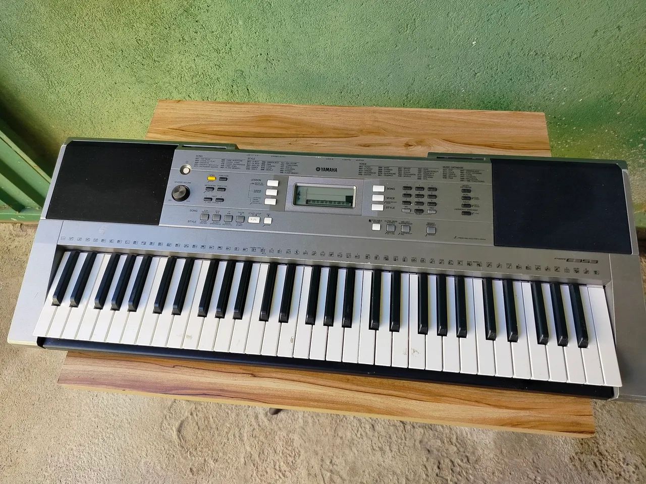 Teclado Yahama E353 para retirada de peças 
