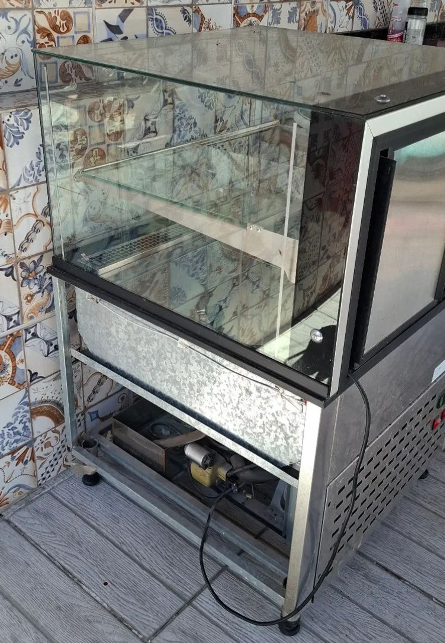 VITRINE REFRIGERADA INOX PARA BOLOS E DOCES - Foto 4