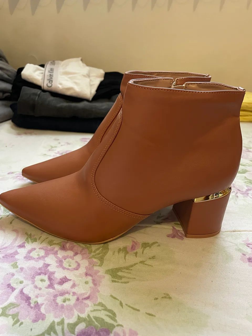 Bota Salto Médio Constance  - Foto 2