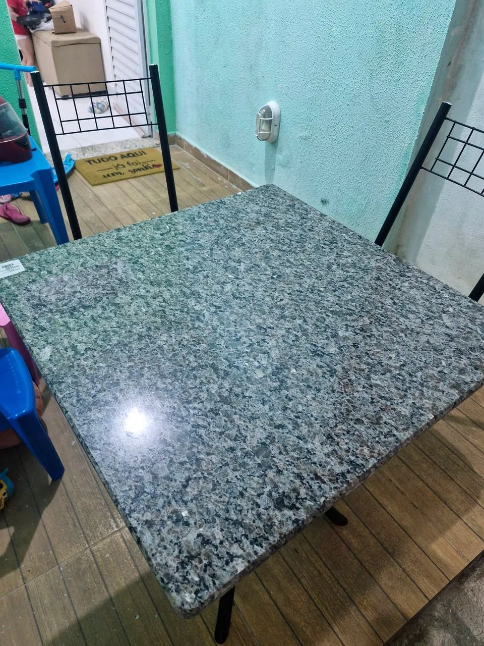 Vendo mesa 4 cadeiras - Foto 2