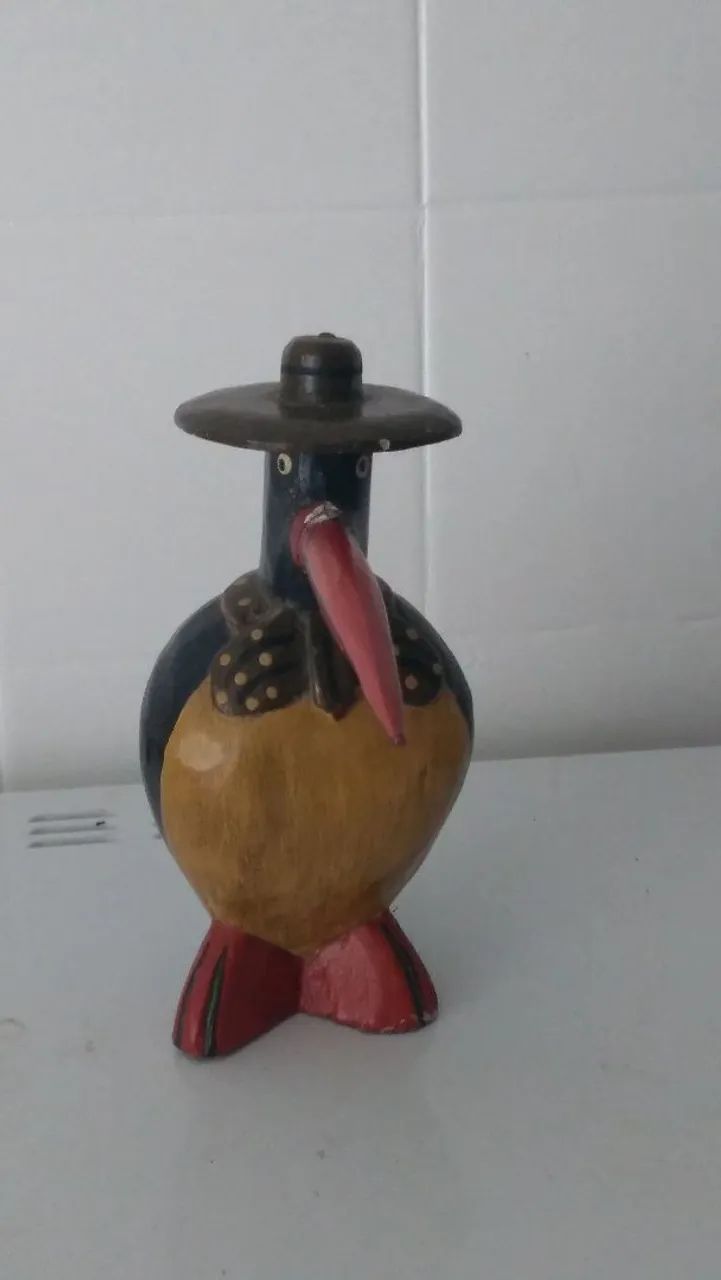 Pinguin de madeira- Madagascar.