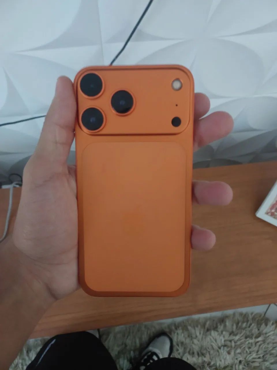 Iphone XR, Com carcaça de iPhone 17