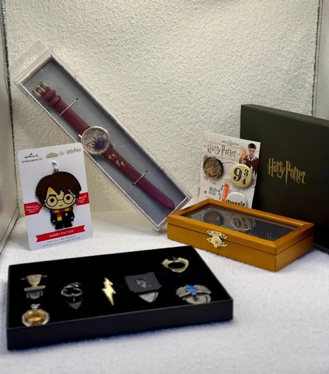 Harry Potter: Relógio + Box Pins + Horcruxes - Kit Colecionador