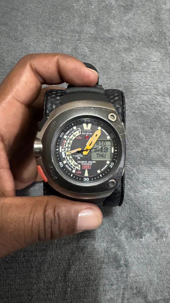 Citzen meia lua Titanium 
