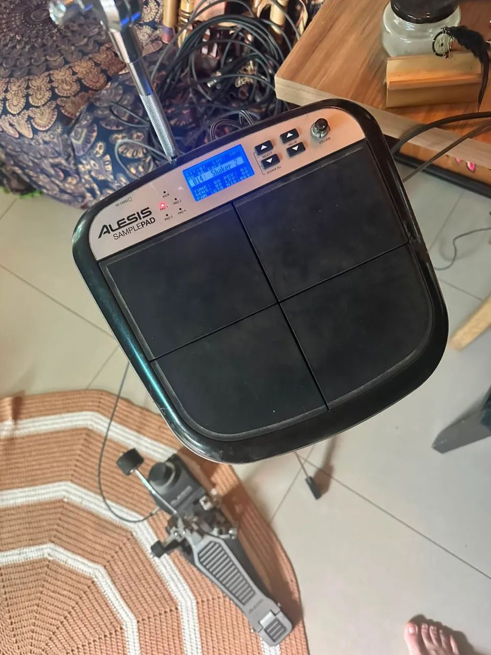Samplepad 4 ALESSIS com cartão SD + pedal Kick eletrônico  Pretendo - Foto 2