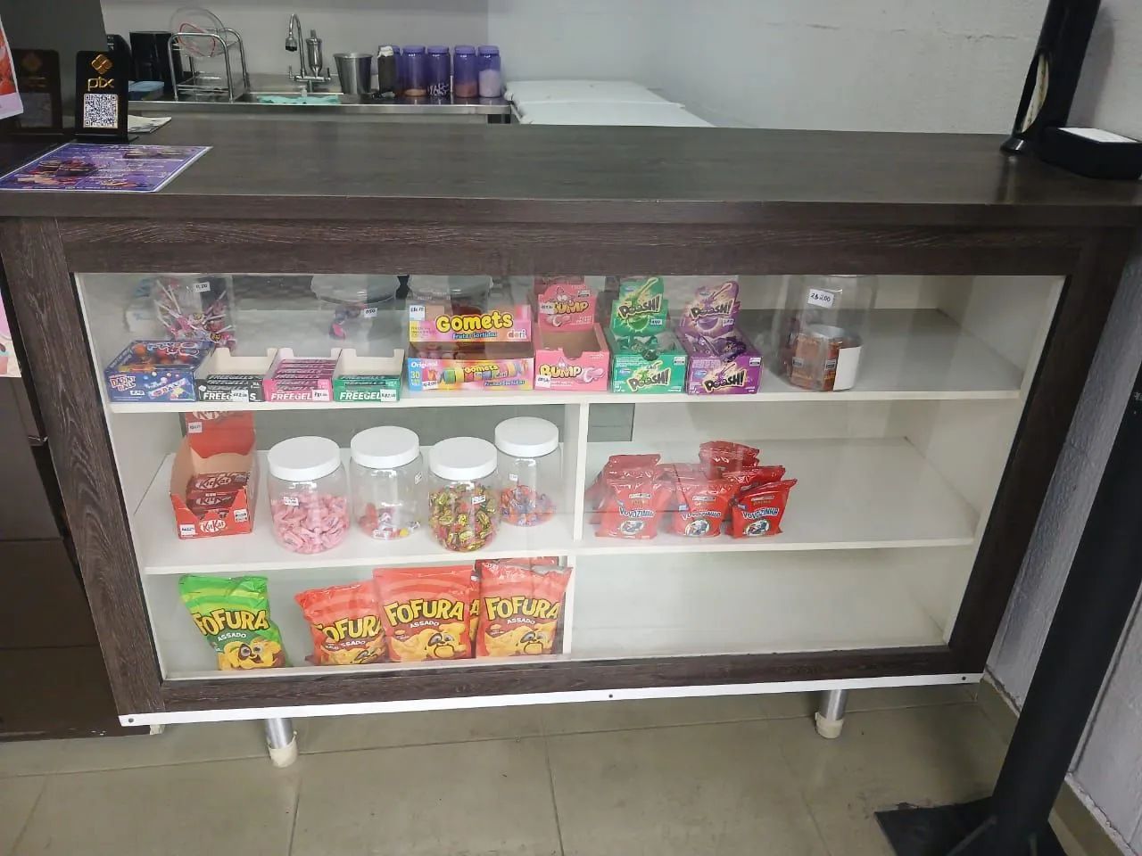 Balcão vitrine + Balcão caixa
