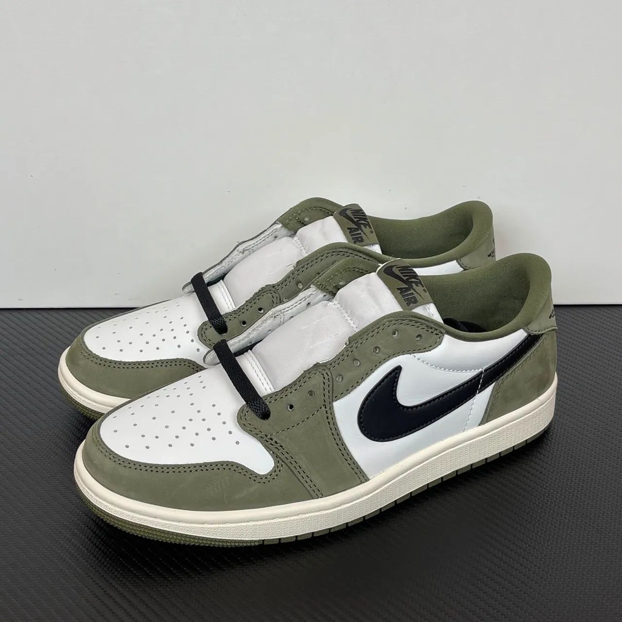Jordan 1 low OG Medium Olive
