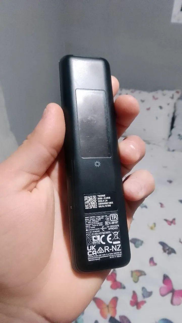 CONTROLE ORIGINAL DE TV SAMSUNG 50 POLEGADAS COM ALEXA CARREGÁVEL SOLAR OU VIA CABO - Foto 2