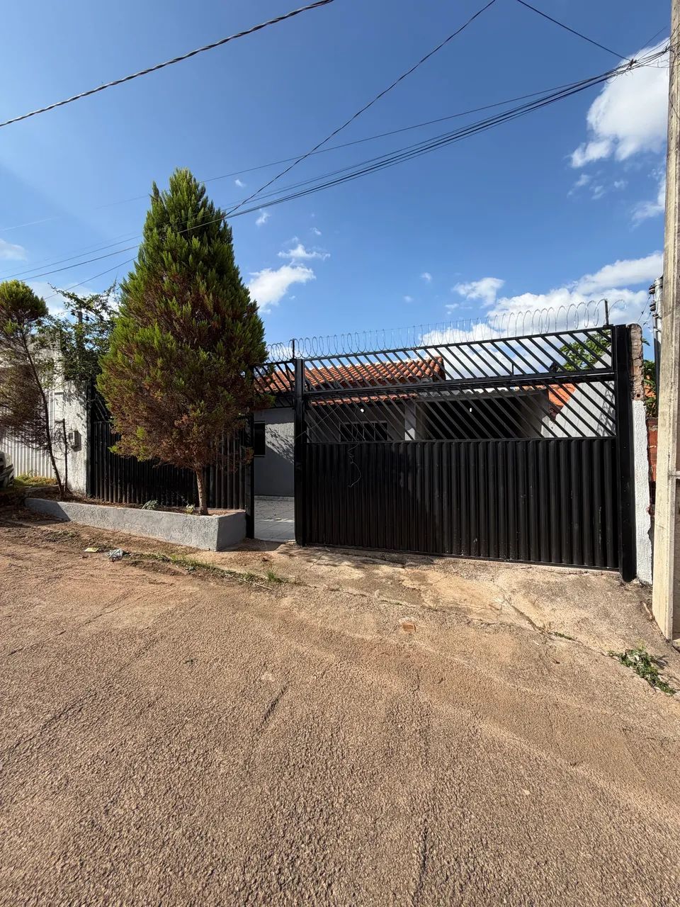 CASA EM CONDOMÍNIO  ÁGUAS LINDAS 
