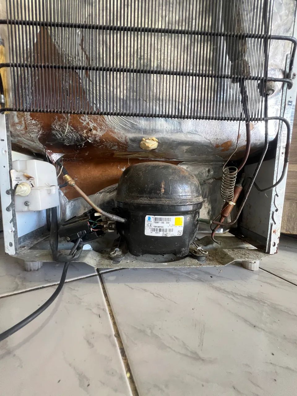 Conserto de geladeira, freezer bebedouro ar condicionado  - Foto 3