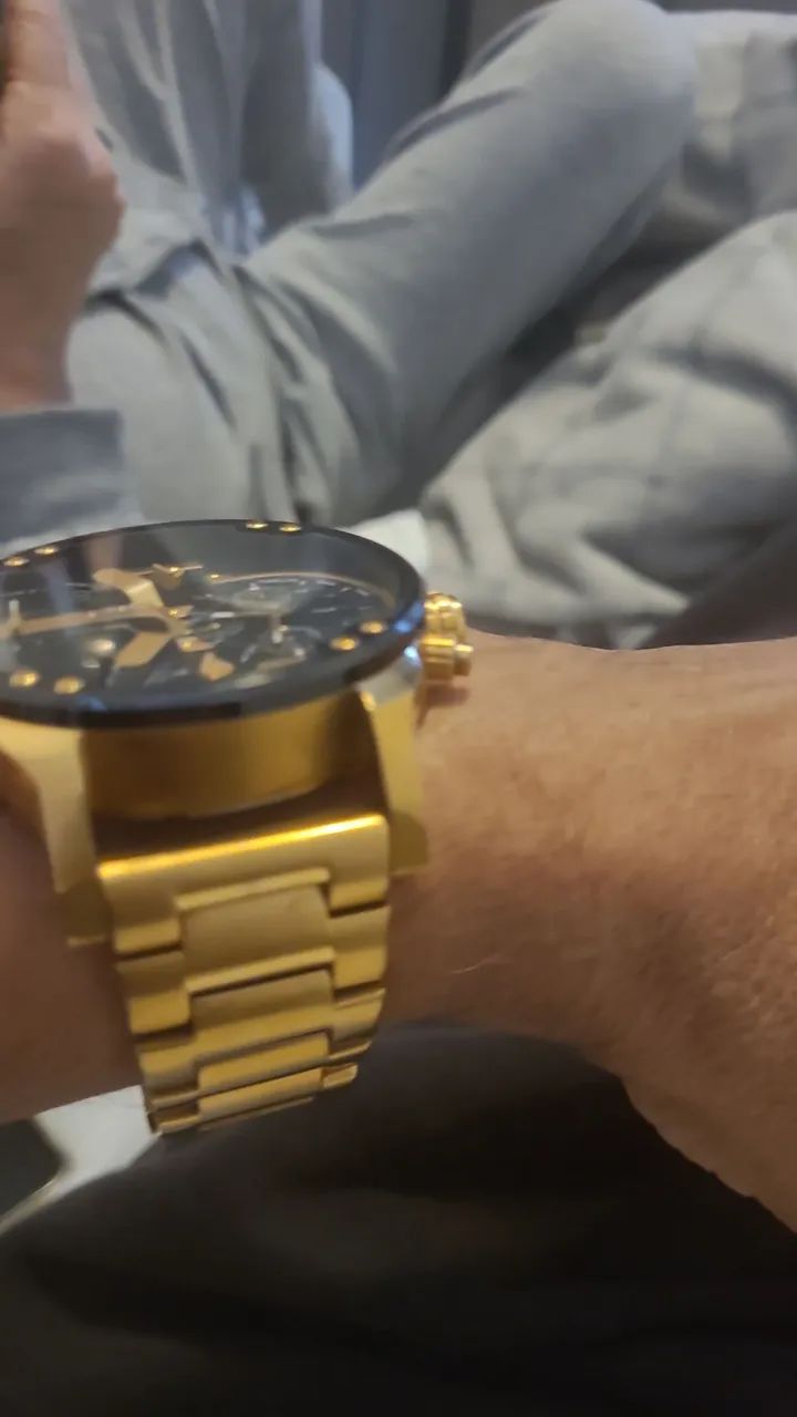 Relogio diesel original dourado aceito trocas se for roupas de grife  - Foto 4