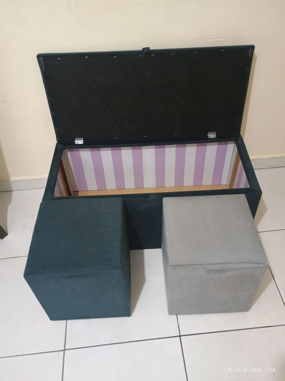 Vendo esses dois puffs + esse baú de pé de cama.  - Foto 4