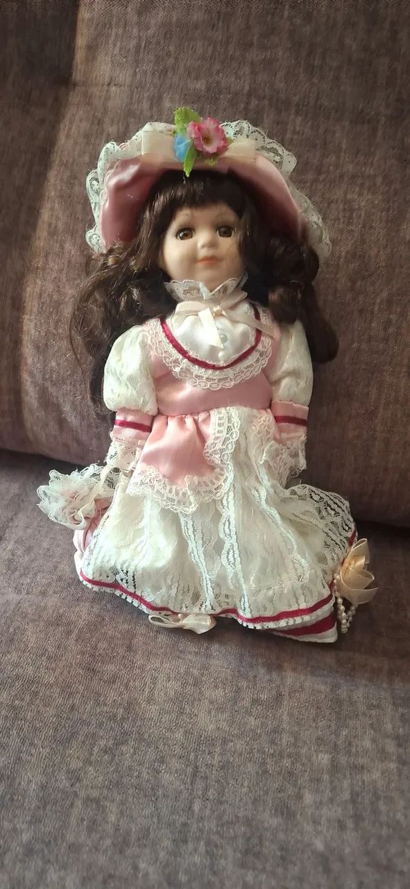 Boneca porcelana